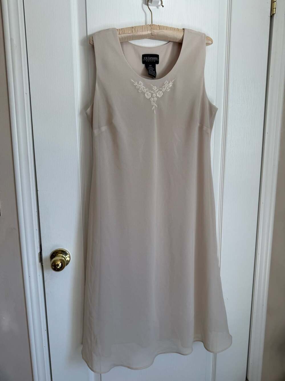 K&K Company Petite Dress Size 10P Beige Sleeveless Embroidered